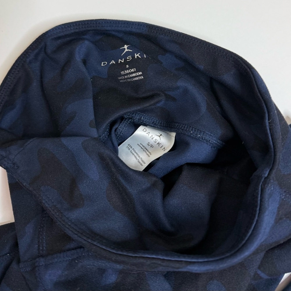 Danskin Blue camo leggings with pockets